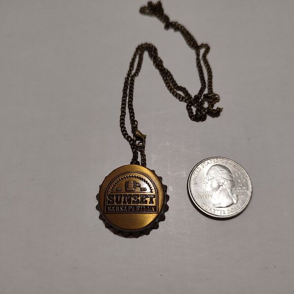 Fallout Sunset Sarsaparilla Bottlecap Necklace Official Bethesda Collectible - Picture 4 of 6